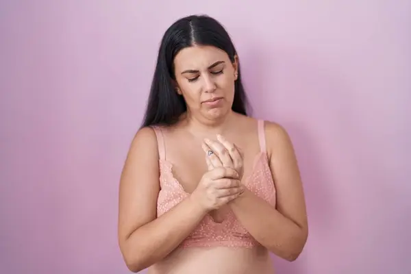 Young Hispanic Woman Wearing Pink Bra Suffering Pain Hands Fingers — Stock Photo, Image
