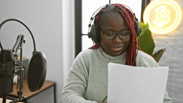 African American Woman Braids Reading Sheet Music Radio Studio — Stock Photo, Image