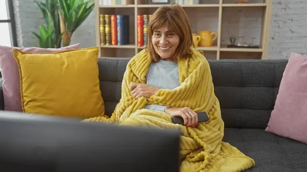 Smiling Middle Aged Woman Wrapped Cozy Blanket Watching Stylish Living — Stock Photo, Image