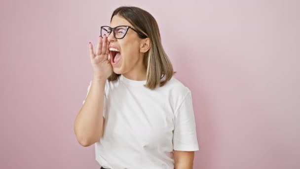 Clueless Young Hispanic Woman Glasses Pink Background Standing Bewildered Idea — Stock Video