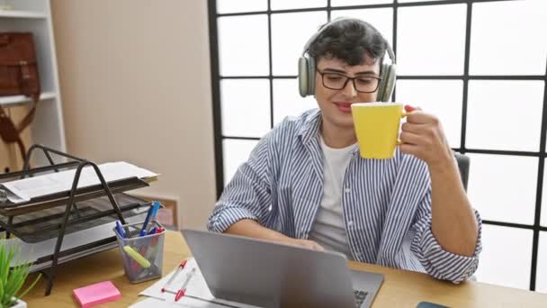 Cheerful Young Man Enjoys Coffee While Working Remotely Indoors Showcasing — Stok video