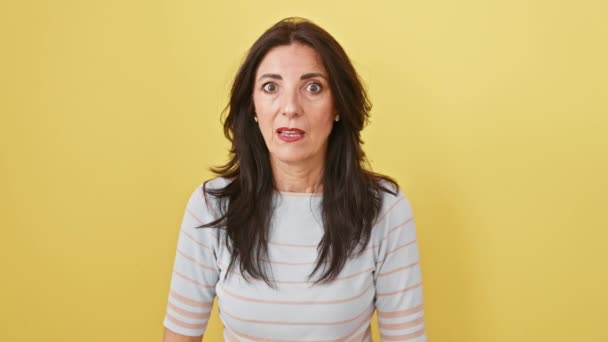 Surprised Mature Hispanic Woman Remembers Foolish Error Slaps Head Regret — Stock Video