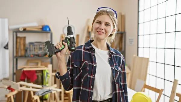 Confident Woman Blonde Hair Holds Drill Carpentry Workshop Imagine de stoc