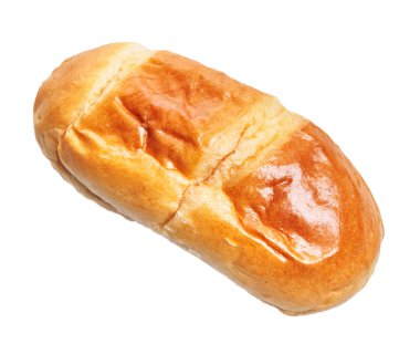 Beyaz arka planda izole edilmiş taze, altın sarısı bir ekmek somununun üst görüntüsü.