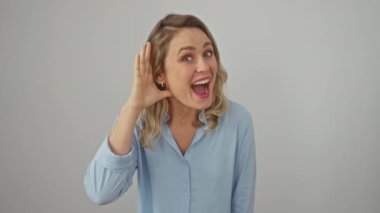 Büyüleyici genç sarışın kadın, kulakları delik, kulakları dedikoduya açık! Beyazların üzerinde, elleri kulaklarına dolanmış, dedikoduları dinliyorlardı. Sağırlık kavramı.