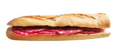 Bol salamlı, yalıtılmış sandviç. Kabuklu baget ekmeği beyaza karşı.