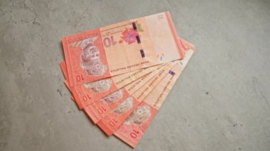 Somut bir yüzeye yayılan Malezya bankaları ülkenin para birimi hakkında ayrıntılı bir görüş sağlıyor.