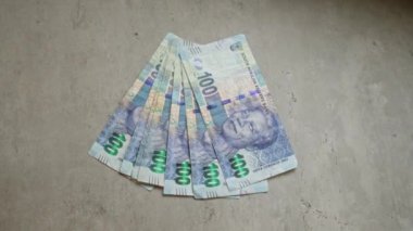 Mandela 'nın yer aldığı Güney Afrika oranları beton yüzeye yayıldı