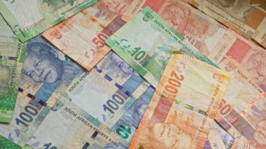 Güney Afrika Rand 'inin renkli banknotlarında Nelson Mandela' nın portresi, Güney Afrika 'nın para birimini gözler önüne seriyordu.