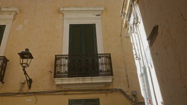 Antika, İtalyan malı, kepenkli, camlı, demirli, balkonlu, Gelibolu, Puglia....