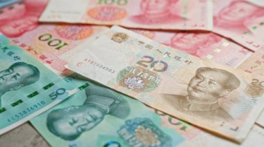 Çin Yuan banknotları finansal ve ekonomik temalar için Çin 'in renkli para birimini yakından tasvir eder.