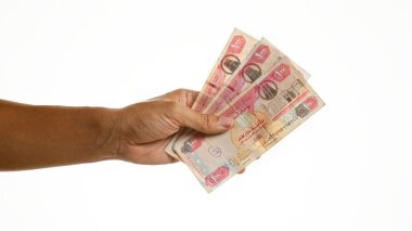 El ele tutuşmalar, beyaz izole bir arka plan üzerinde para gösterme