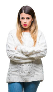 Genç ve güzel sarışın kadın soyutlanmış beyaz şüpheci ve gergin, şeffaf arka planda onaylamayan bir ifade.   