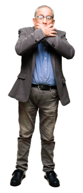 Orta yaşlı bir adam ağzını kapatıyor.