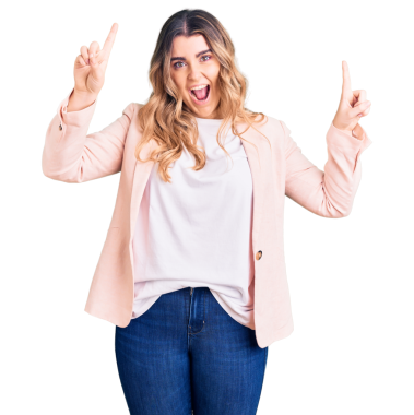 Şeffaf arka planda güzel, mutlu bir kadının portresi     