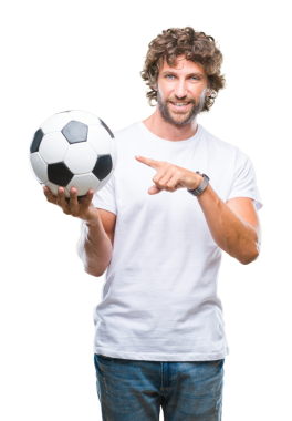 Şeffaf bir arkaplanda futbol topu tutan genç adam.