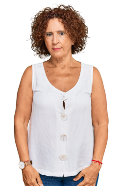 Şeffaf bir geçmişi olan orta yaşlı güzel bir kadın.