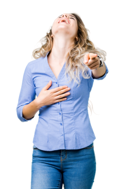 Şeffaf arkaplanda gülümseyen güzel bir kız.   