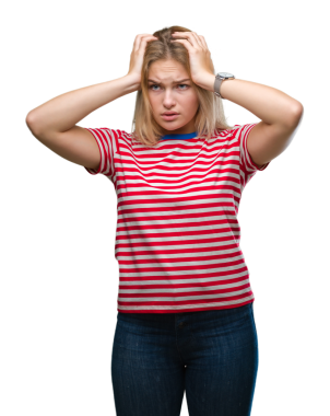 Şeffaf arkaplanda baş ağrısı olan üzgün sarışın kızın portresi.