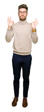 Şeffaf arka plan üzerinde meditasyon yapan sakin genç bir adamın portresi.    