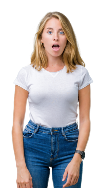 Şeffaf arkaplanda şok olmuş güzel genç bir kadının portresi.