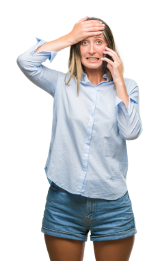 Akıllı Telefonla Konuşan Kadın 