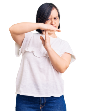 Genç havalı kız şeffaf arka planda jest yapıyor.