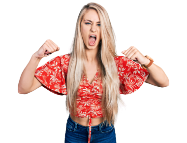 Şeffaf arkaplanda bağıran öfkeli genç kadının portresi          