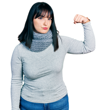 Genç esmer kadın şeffaf arka planda el kaslarını gösteriyor.