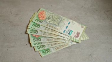 Arjantin 500 pesosu somut yüzey sergilenen para, finans, para, ekonomi ve Arjantin üzerine düzenlendi.