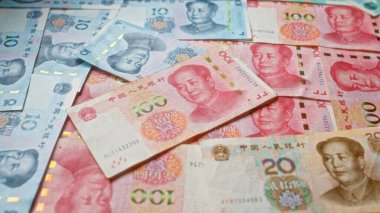 Çin Yuan banknotları Çin 'den gelen çeşitli para birimlerini ayrıntılı olarak gözler önüne seriyor..