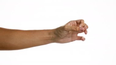 İzole edilmiş beyaz arkaplan duvarına karşı el hareketi yap..