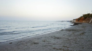 Odaklanmamış dalga kumlu ufuk sakin sahil gündoğumu boş açık hava huzurlu kıyı şeridi rahatlaması