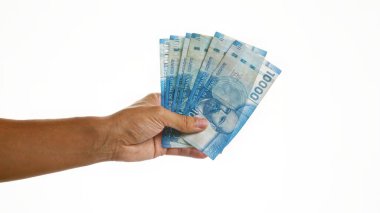 Beyaz arka planda Şili pesoları el ele tutuşuyor.