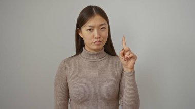 İzole edilmiş beyaz arka planı olan genç Asyalı kadın çekici Çinli bir Çinli.