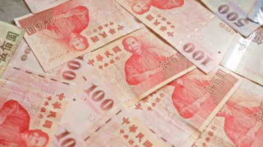 Çin Yuan banknotları Çin 'in para ve mali bağlamını vurguluyor, çeşitli mezhepleri vurguluyor ve notların karmaşık detaylarını vurguluyor..