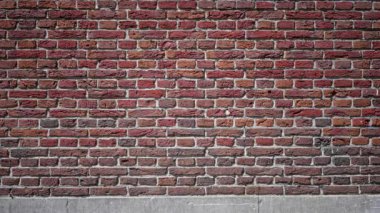 Kalıplı kırmızı tuğla arka plan doğal eskimiş, inşaat ve dayanıklılığı ön plana çıkaran bir kırsal tuğla deseni sergiliyor..