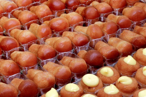 Baba Nevű Sütemények Bizonytalan Eredetű Már Egyik Legnépszerűbb Olasz Desszertek — Stock Fotó