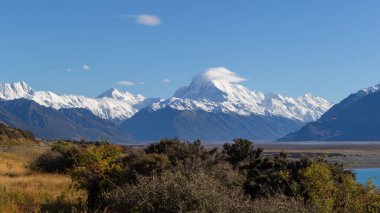 Güney Alpleri, Güney Adası, Yeni Zelanda 'da kar tepeli Cook Dağı
