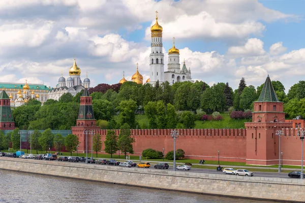 Muralla Roja Del Kremlin Torres Iglesias Sobre Río Moskva Rusia — Foto de Stock