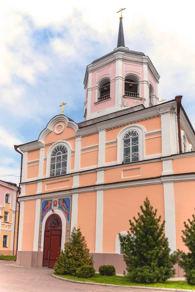ロシア正教会トムスク教区のエピファニ大聖堂はトムスクで最も古い教会の一つである — ストック写真