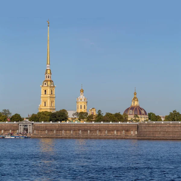 Péter Pál Erőd Tükröződéssel Neva Folyóban Szentpétervár Oroszország — Stock Fotó