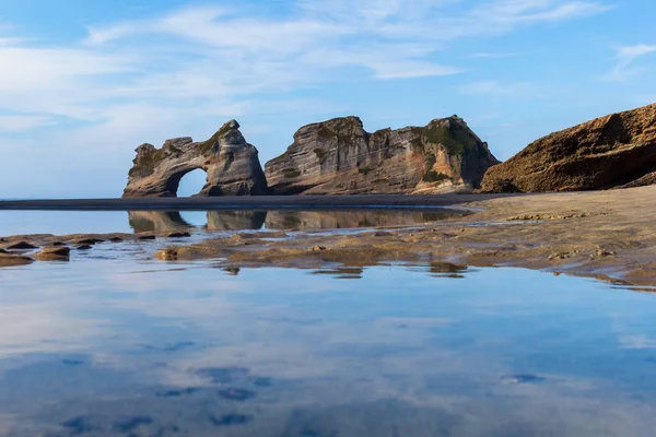 Скельні Утворення Відображають Воді Вид Арквейські Острови Пляжі Варікі Нова — стокове фото
