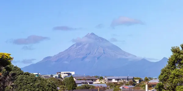 Malerisches Landschaftspanorama Vulkan Taranaki Über New Plymouth Neuseeland Stockfoto
