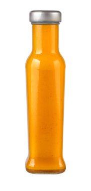 Cam bir kavanozdaki mango sosu sosu. Beyaz arka planda izole edilmiş, kırpma yolu var.