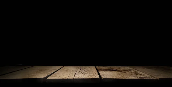 Деревянный Стол Черной Стене Фоне Темной Комнаты Монтажа Продукта — стоковое фото