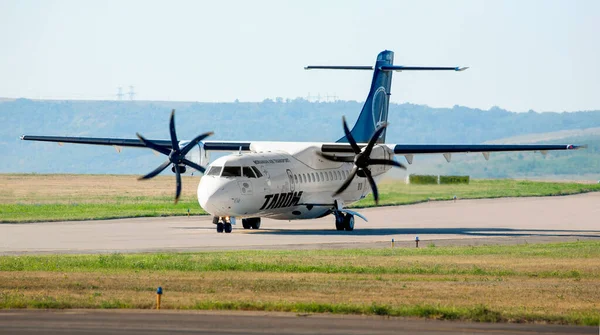 Κισινάου Μολδαβία August18 Αεροπλάνο Της Εταιρείας Tarom Ανεβαίνει Μετά Την — Φωτογραφία Αρχείου