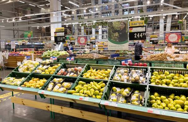 Novorossiysk Rusland Mei 2022 Vitrines Groenteafdeling Het Verkoopgebied Van Supermarkt — Stockfoto