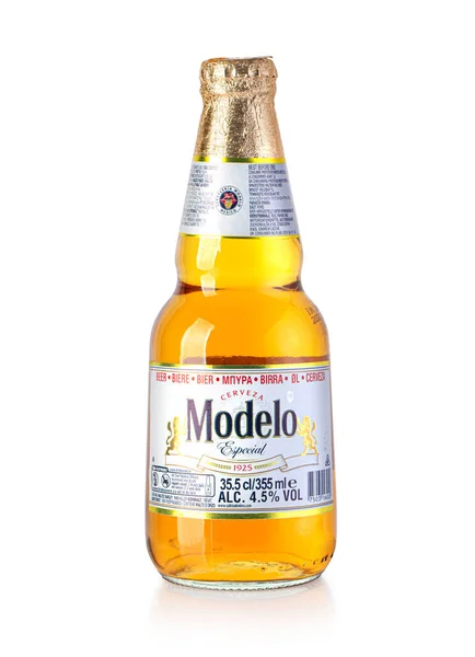 Chisinau Moldavien Juni 2021 Flaska Modelo Especial Isolerad Vit Bakgrund — Stockfoto