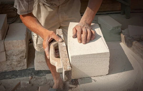 Sculptor Hands Which Process Block White Stone Desktop Tools Hand — Fotografia de Stock